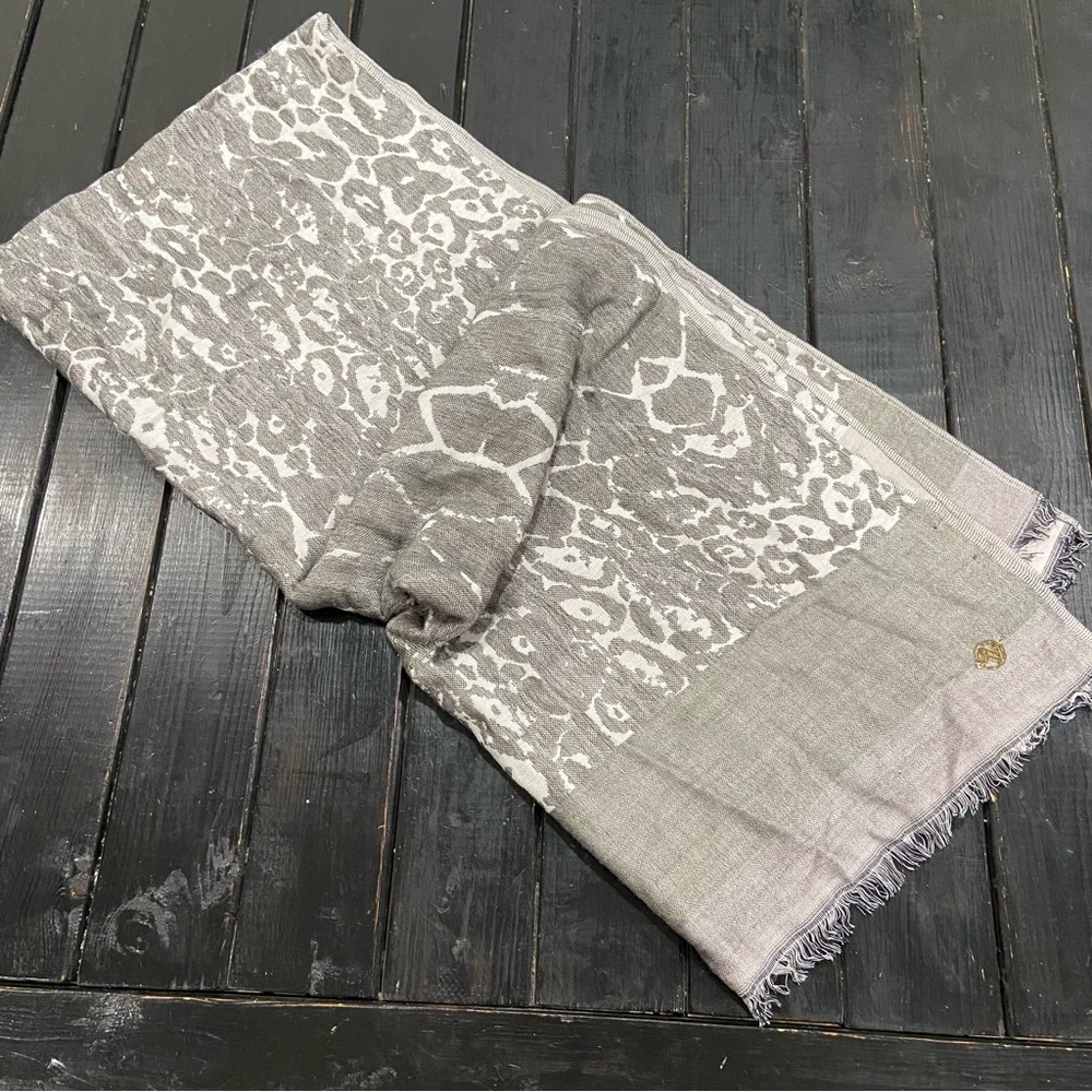 Adrienne Vittadini Jacquard Oblong‎ Wide Scarf Women Gray NWT